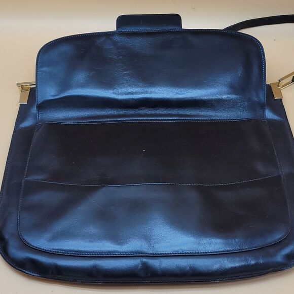 Authentic Gucci Shoulder Bag  - Picture 5 of 13